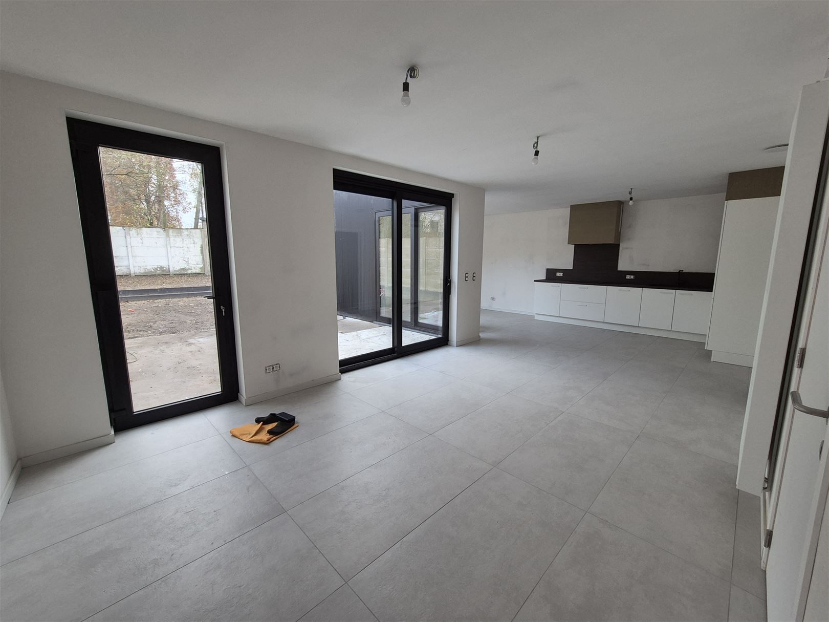 Volledig gerenoveerde, rustig gelegen woning met 4 slaapkamers. foto 8