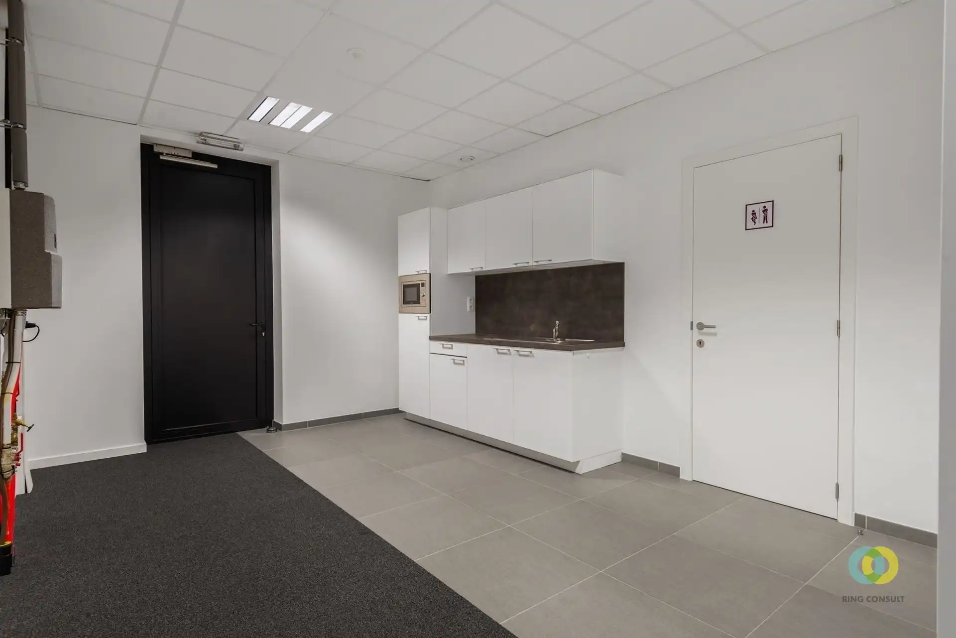 Instapklaar kantoor of commercieel gelijkvloers op uistekende locatie foto 11