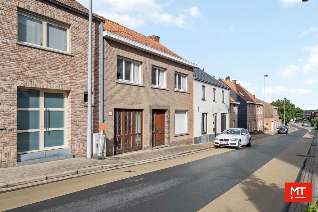 Te renoveren woning met 4 slaapkamers, tuin en garage in de dorpskern van Wijtschate foto 17