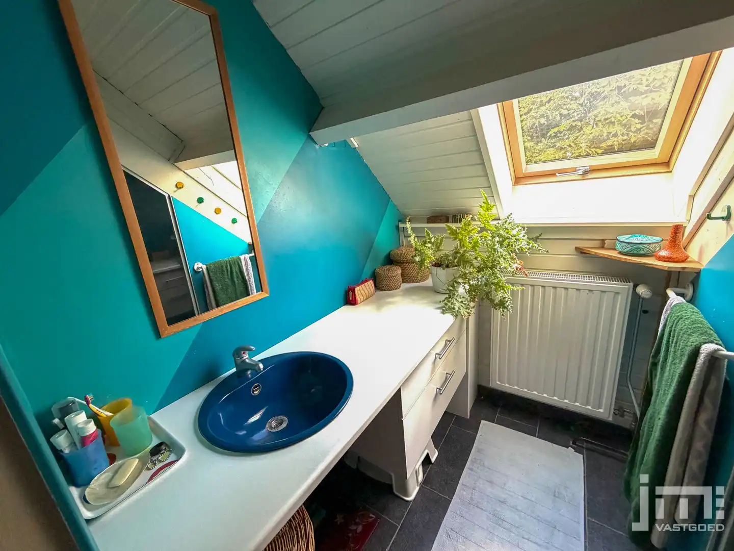 Unieke, karaktervolle woning met prachtige vide en idyllische tuin foto 19