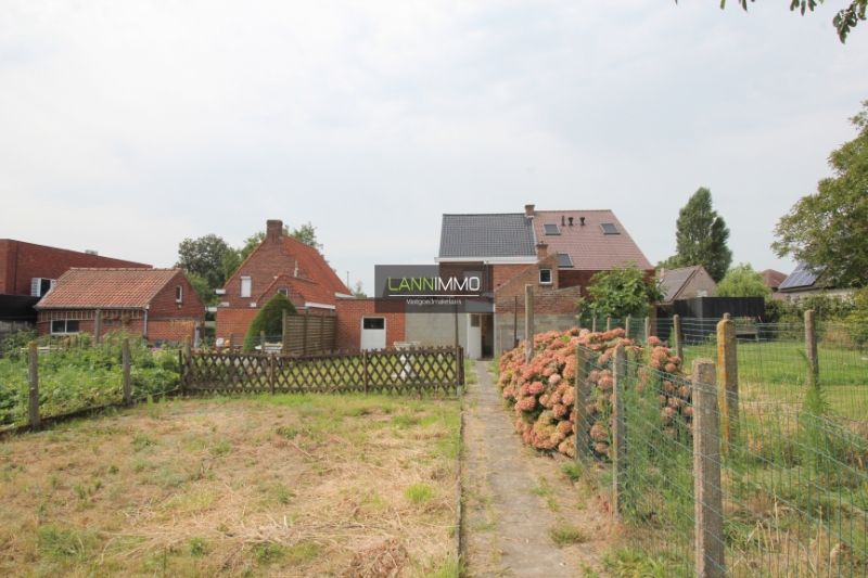 Halfopen huis met 3 slaapkamers en leuke tuin foto 20