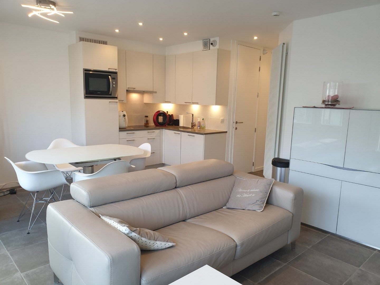 Recent modern 2 slaapkamer -appartement in het centrum van Koksijde en op een boogscheut van de Zeedijk en het strand foto 3