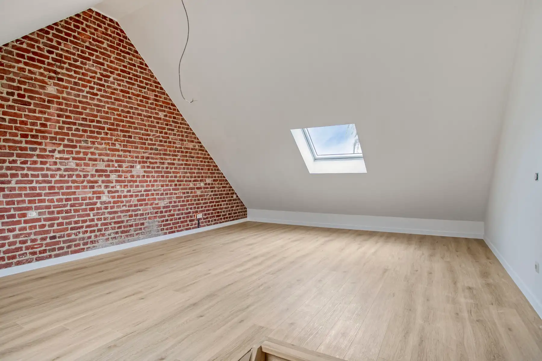 Gerenoveerde woning met 5 slaapkamers en bijbouw foto 16