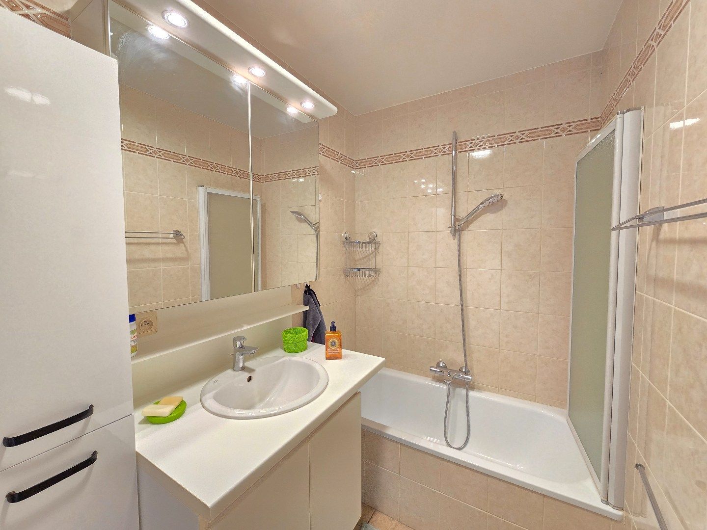 Studio met slaaphoek en frontaal zeezicht foto 7