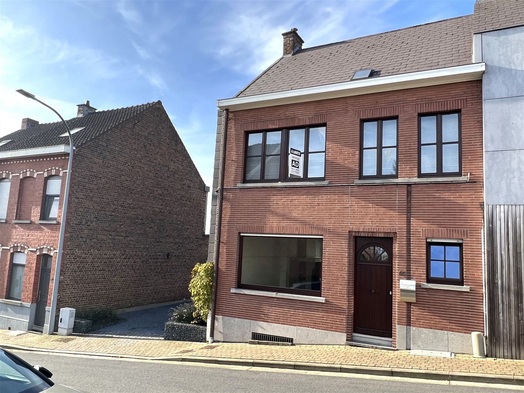 Kwaliteitsvolle woning op een rustige ligging met 3 slaapkamers en aangename tuin  foto {{pictureIndex}}