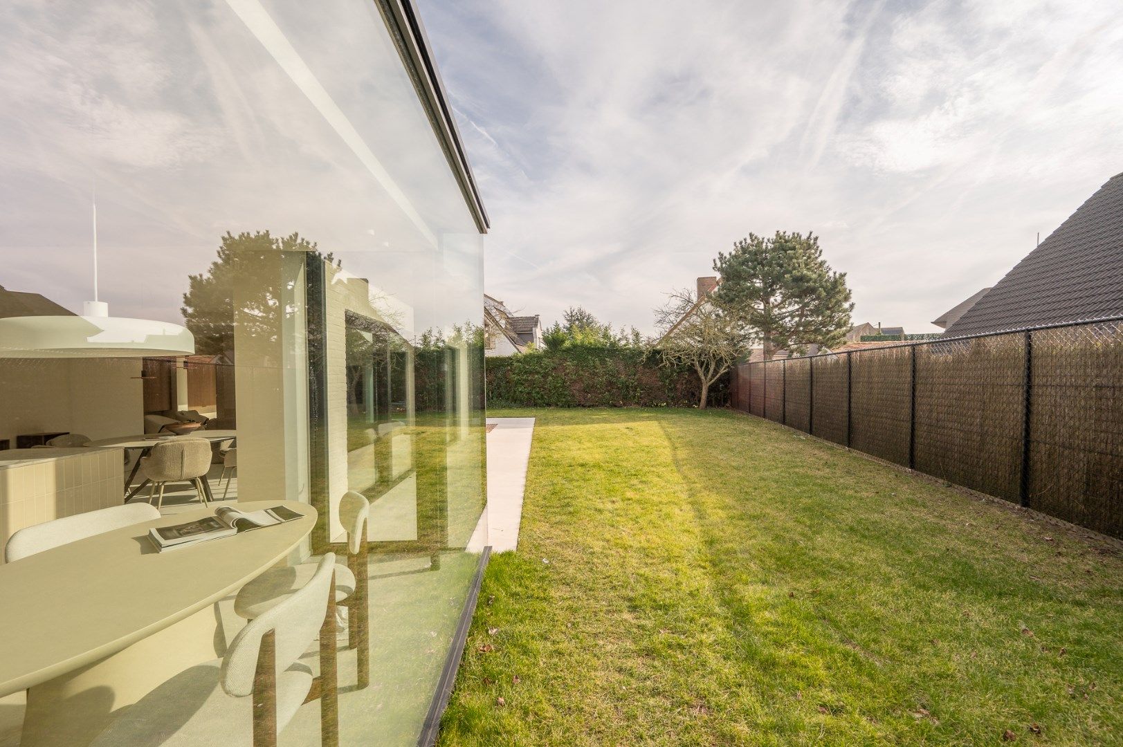 Alleenstaande en luxueus gerenoveerde villa op een rustige en residentiële ligging in Knokke foto 24