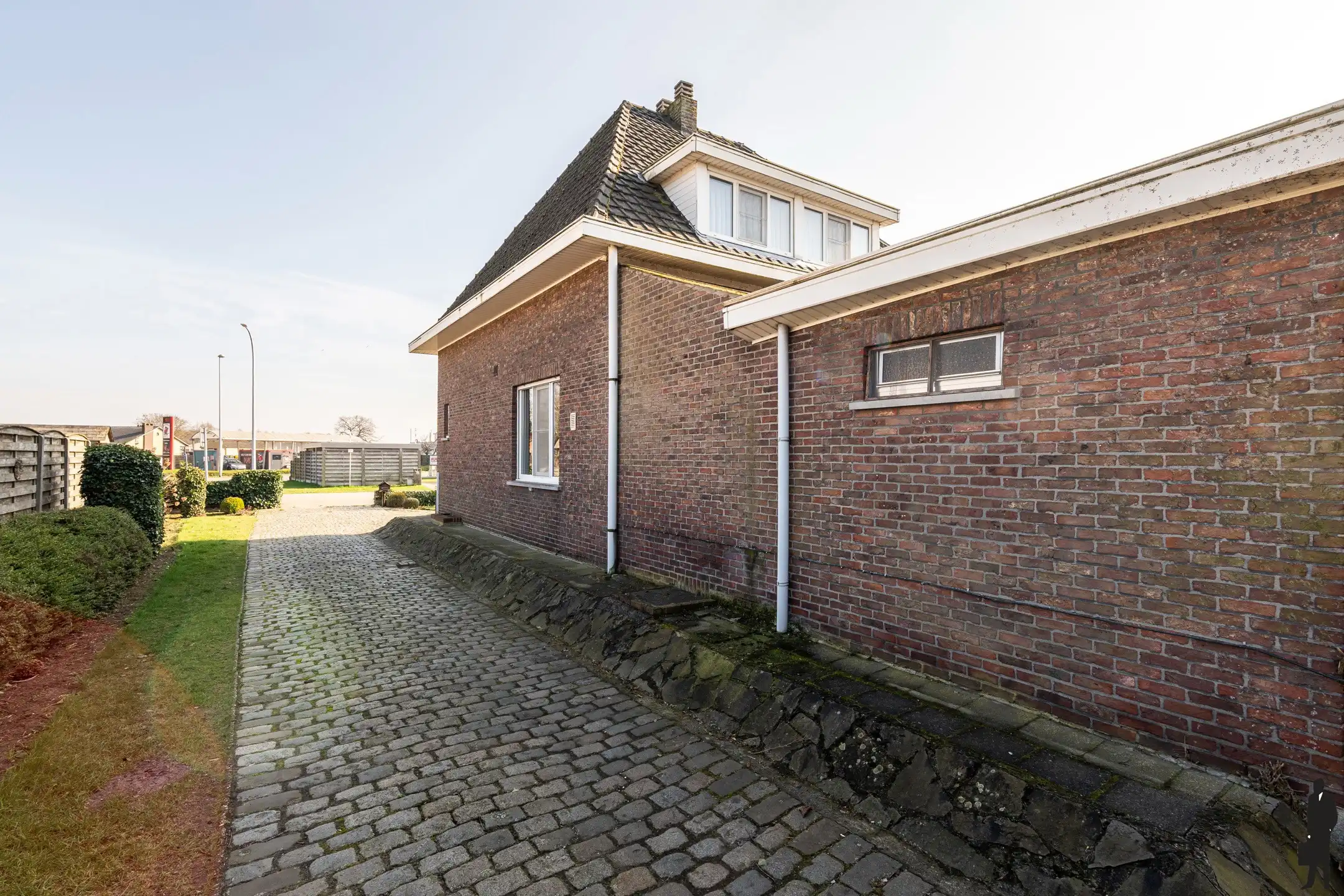 Charmante woning op ruim perceel van 1.400m² met weidezicht foto 4