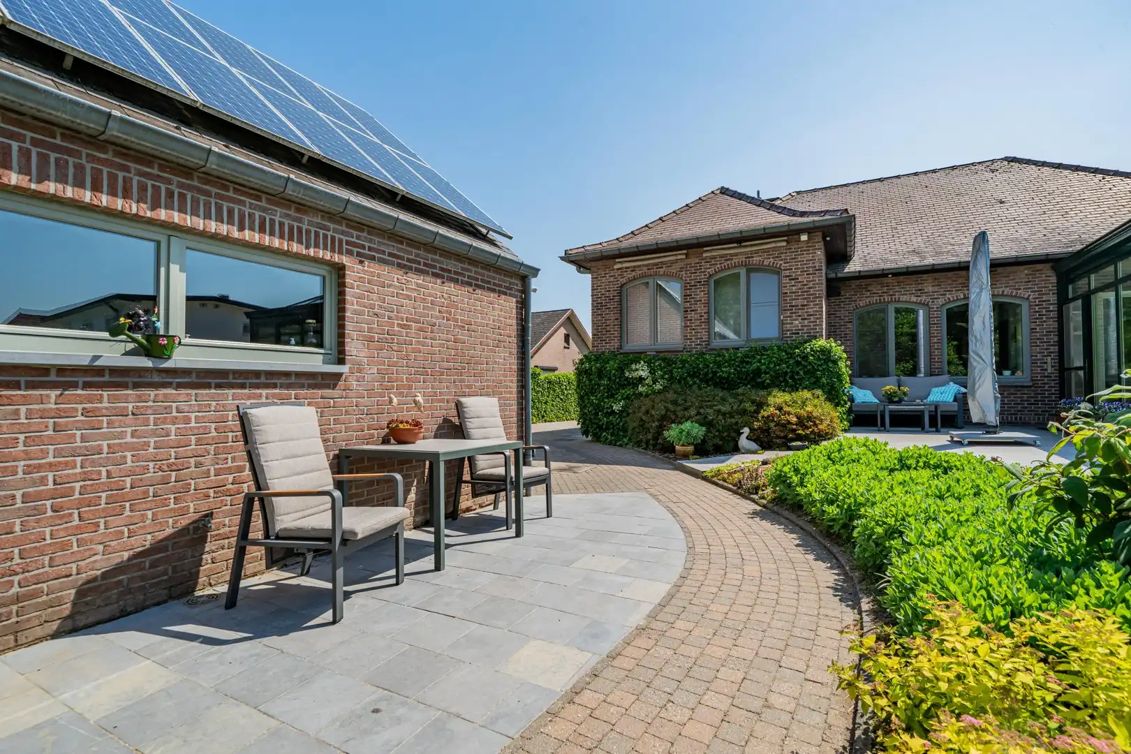Charmante en bijzonder ruime woning met prachtige tuin en 3 slaapkamers foto 19