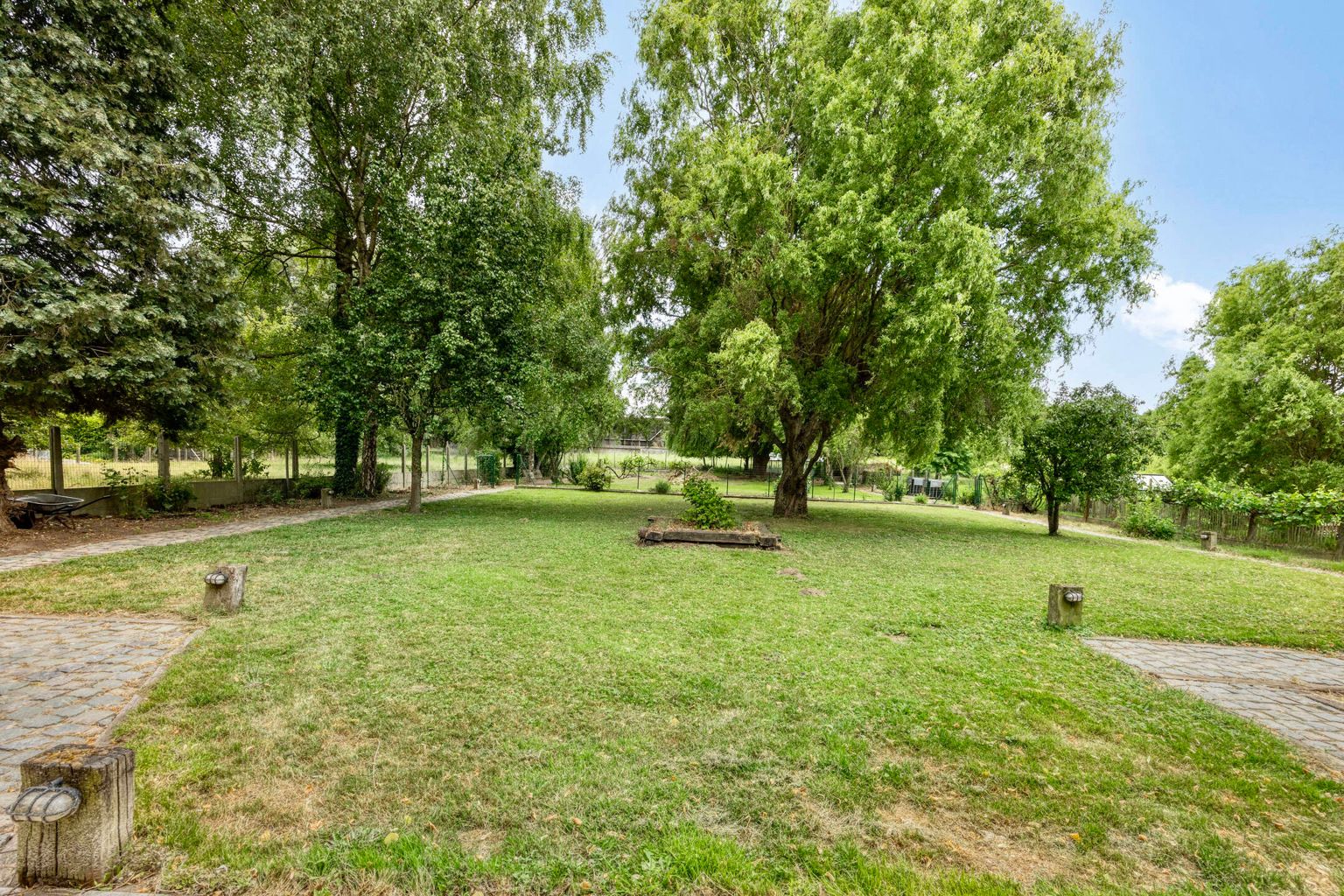 STATIGE VILLA VOOR PRIVE OF VRIJ BEROEP MET RUIME TUIN  foto 29