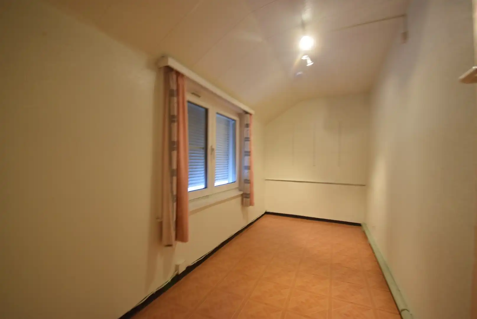 Verzorgde rijwoning in het centrum van Roeselare foto 16