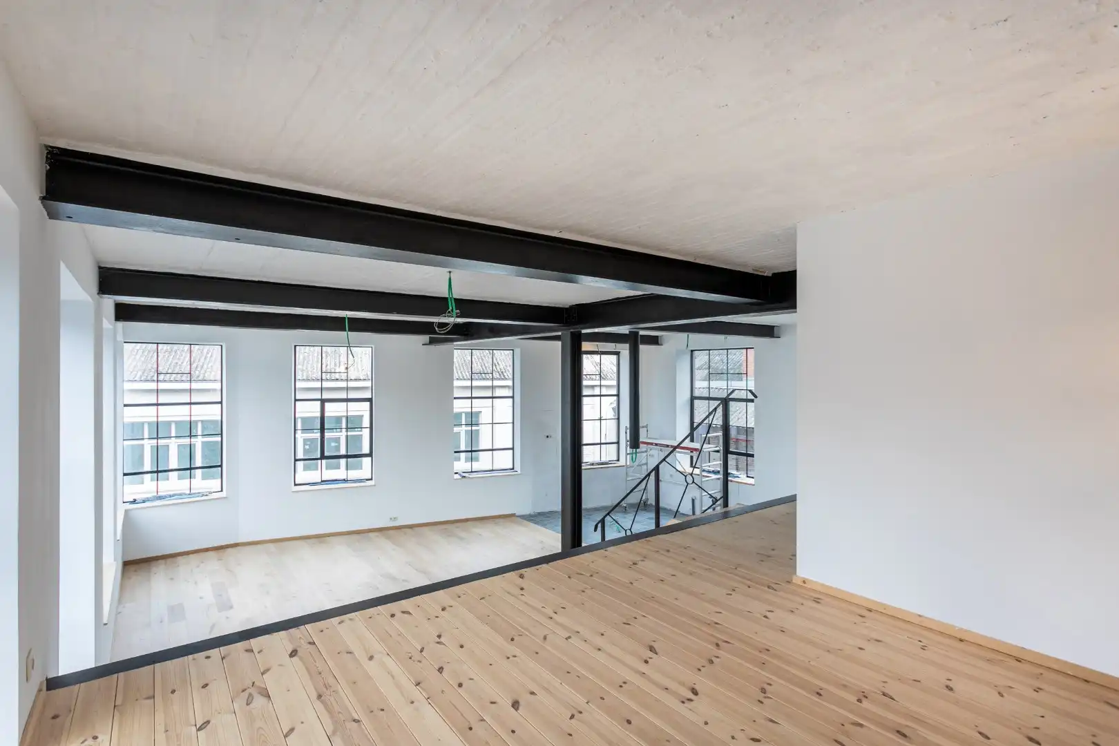 Opbrengsteigendom met gerenoveerde loft (EPC B) en atelier (100m²) naast het station van Braine-le-Comte foto 12