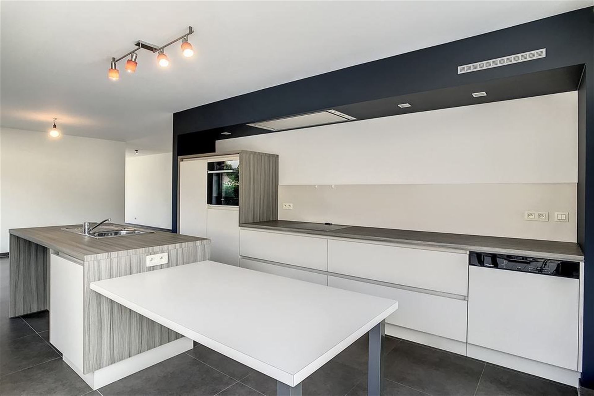 Moderne Halfopen Bebouwing met 5 Slaapkamers  foto 12