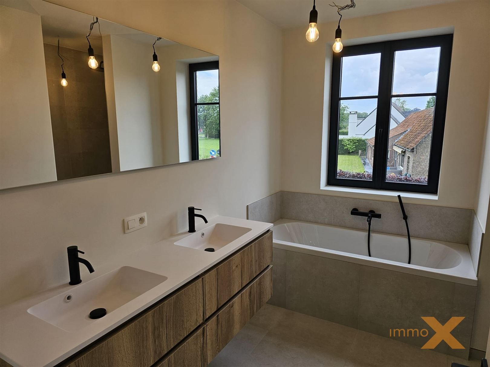 PRACHTIG AFGEWERKTE NIEUWBOUWWONING foto 21