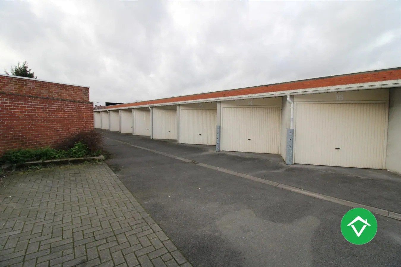 Afgesloten garagebox centrum Koekelare foto {{pictureIndex}}