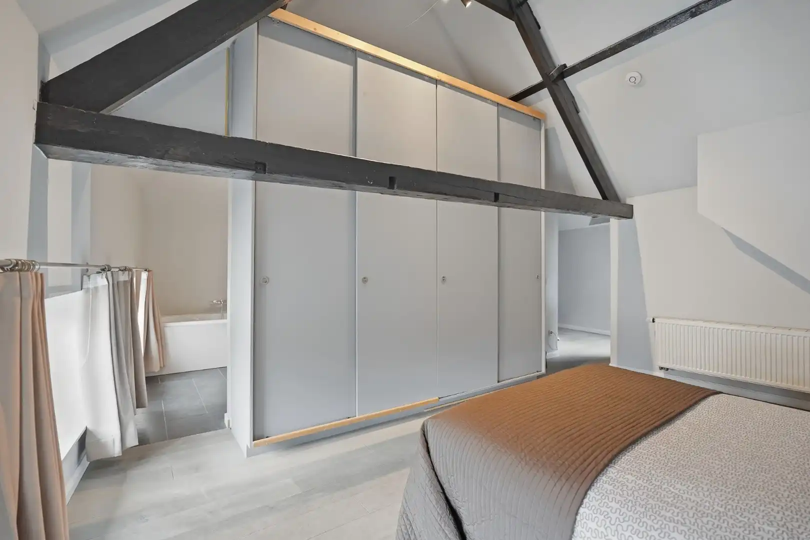 Opbrengsteigendom met handelsruimte op toplocatie in Brugse binnenstad foto 10