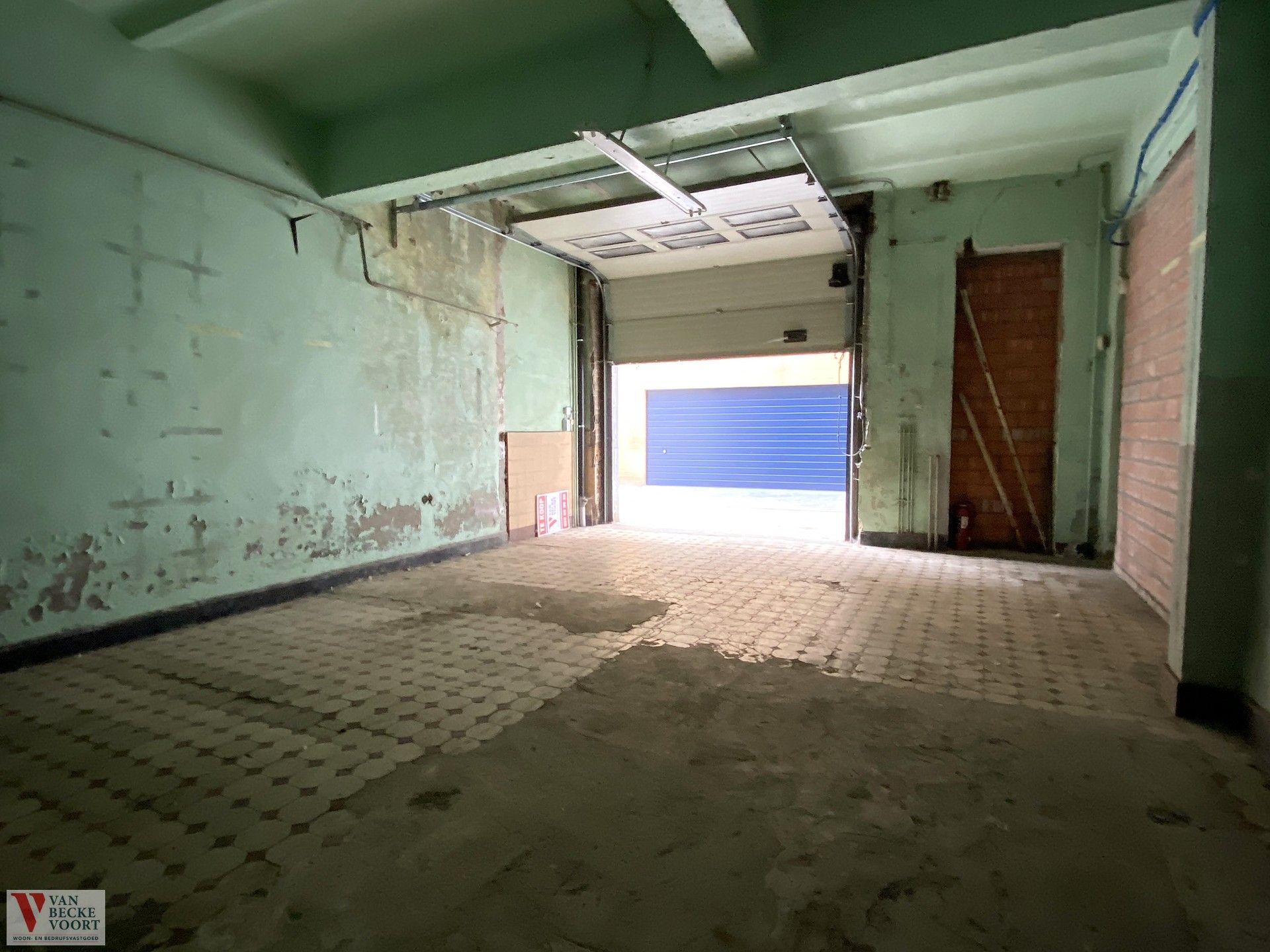 Ruime garagebox/opslagplaats in het centrum foto 4