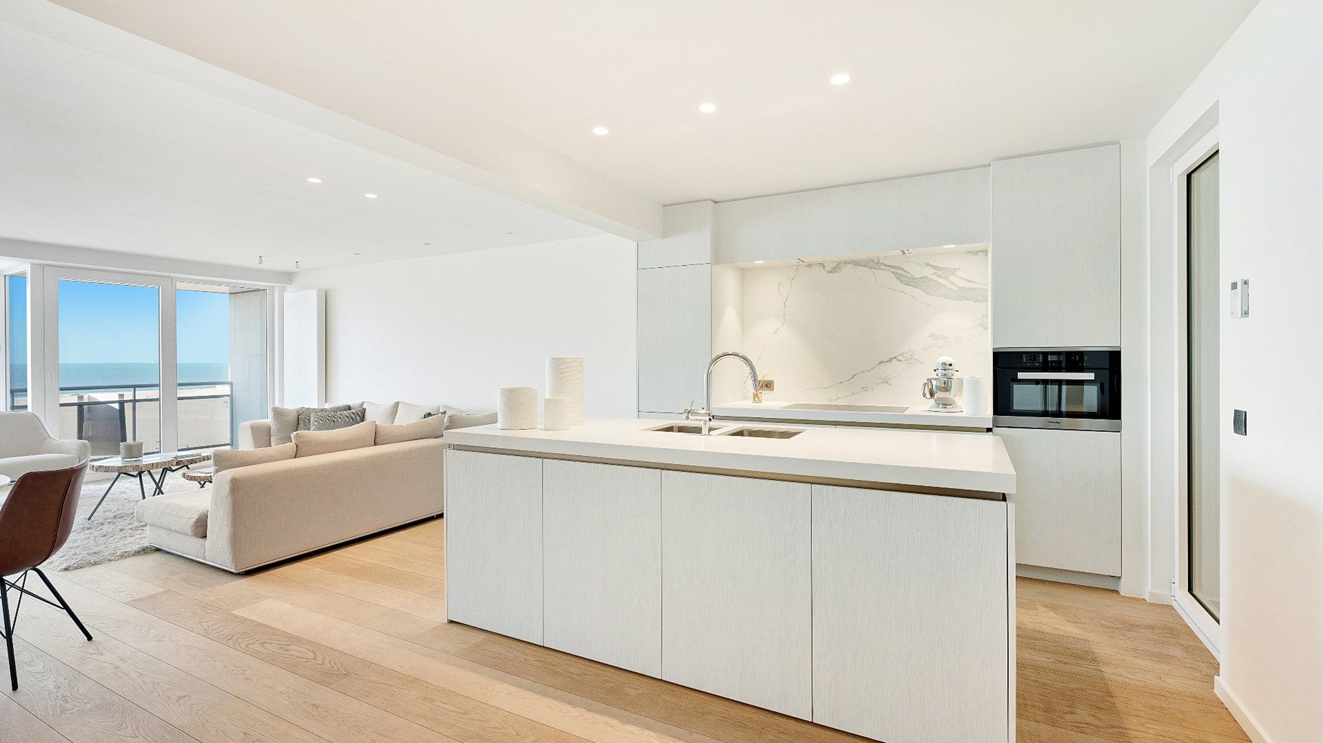 Prachtig gerenoveerd appartement met breed frontaal zeezicht, vlakbij het Albertplein foto 10