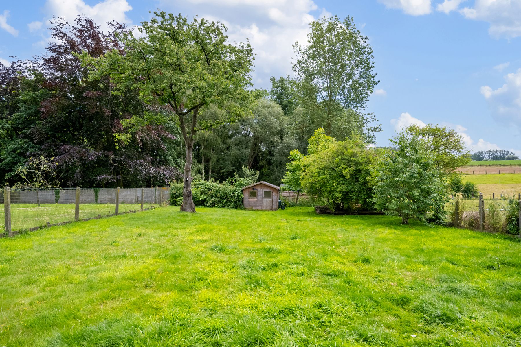 LANDELIJKE GELEGEN WONING MET 4  SLPK, TUIN EN 3 TERRASSEN foto 2