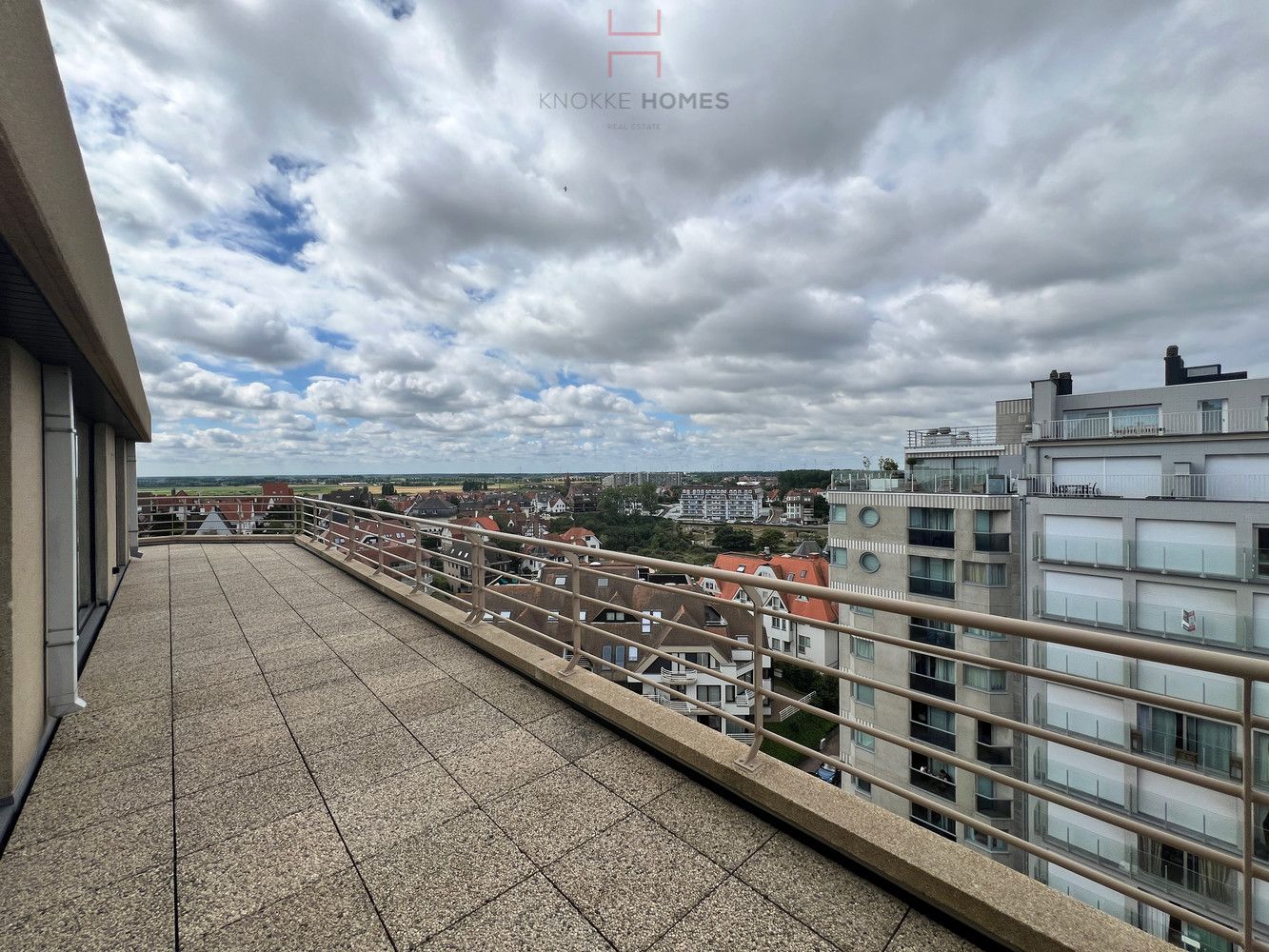 Luxueus gerenoveerd hoekappartement met riant zonneterras in Duinbergen foto 6