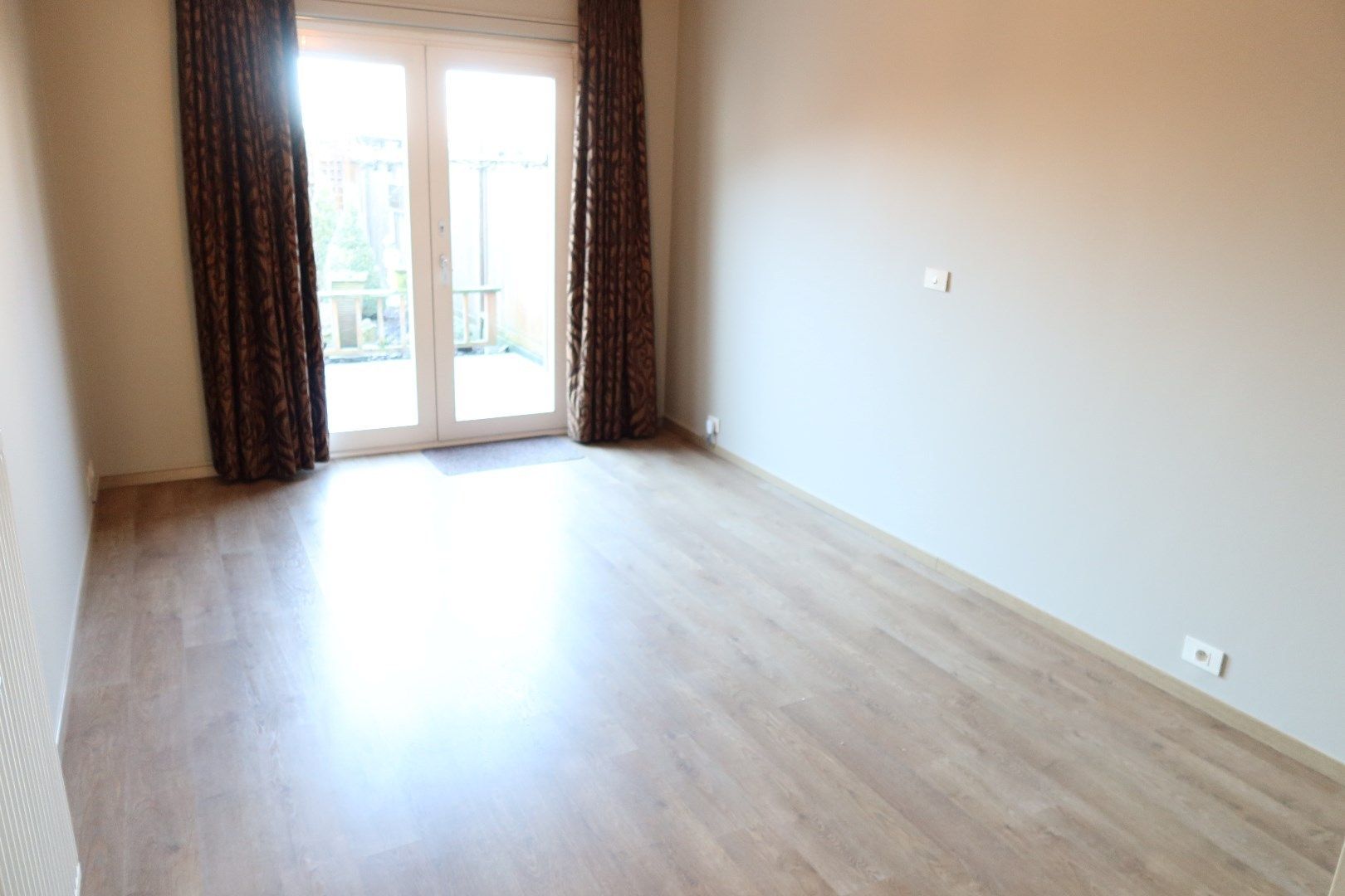 Gelijkvloers app met 2 slk, tuin en garage foto 12