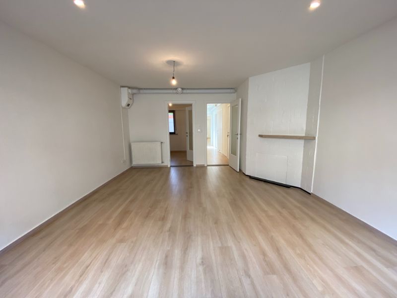 GELIJKVLOERS 2 SLPK. APPARTEMENT (+-90m²) MET GARAGE CENTRUM GEEL foto 3