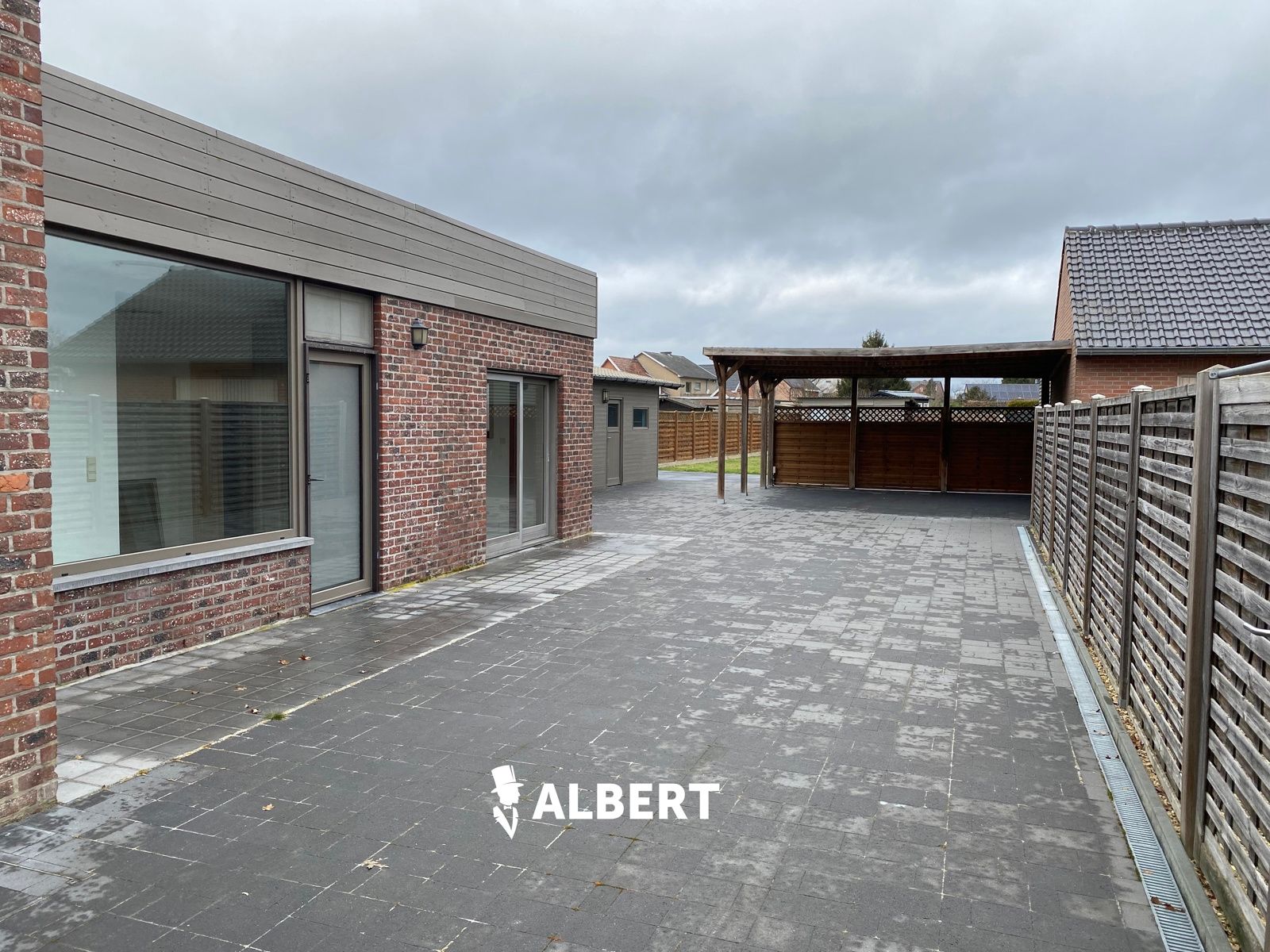 Gelijkvloers appartement met carport op perceel van 775m²! foto 2