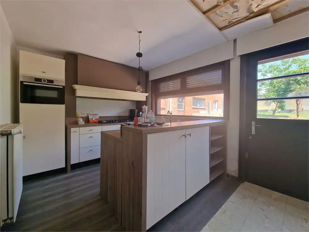Halfopen te renoveren woning nabij centrum Pittem op een perceel van 348m²! foto 7