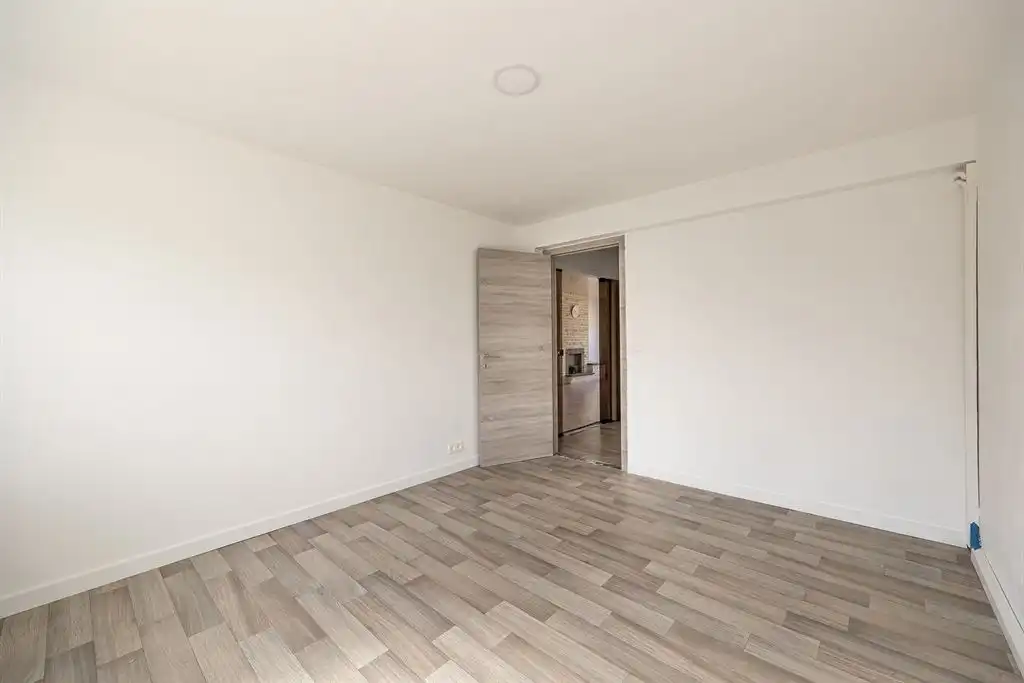 Ruim en lichtrijk appartement met 2 slaapkamers foto 16