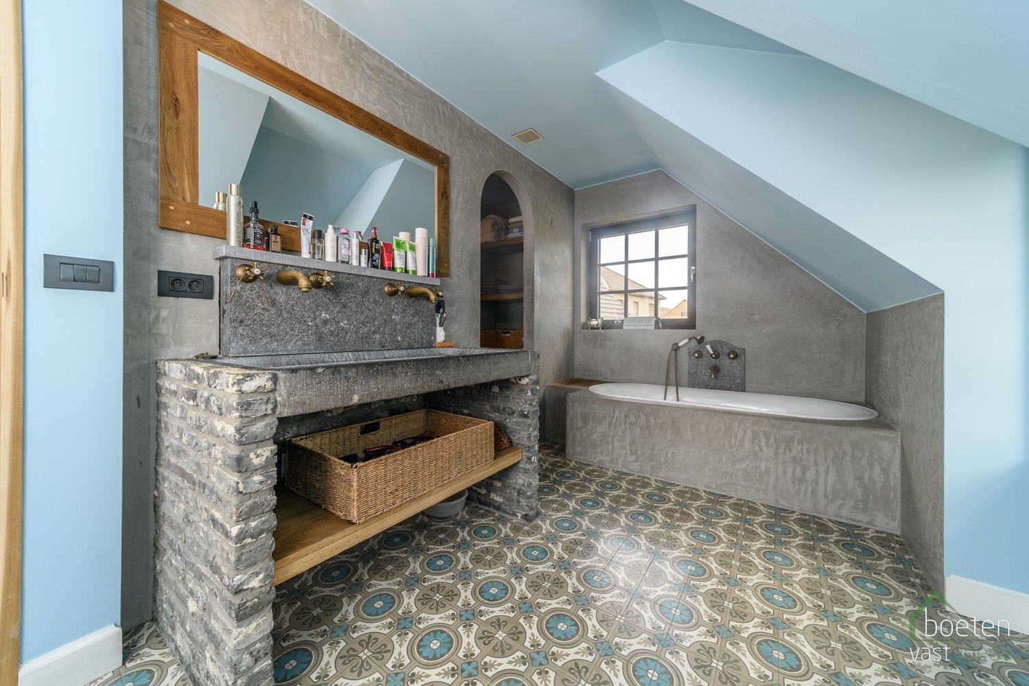 Beveren aan de IJzer: Karaktervol en rustiek landhuis met 4 slpks, warm & sfeervol interieur en ruime tuin op 13a 65ca totale grondopp. foto 19