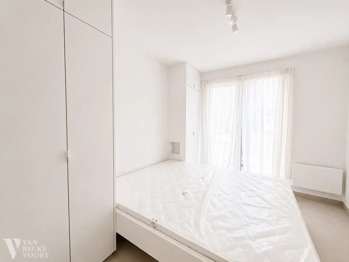 Verfijnd heringericht appartement met zicht op zee foto 8