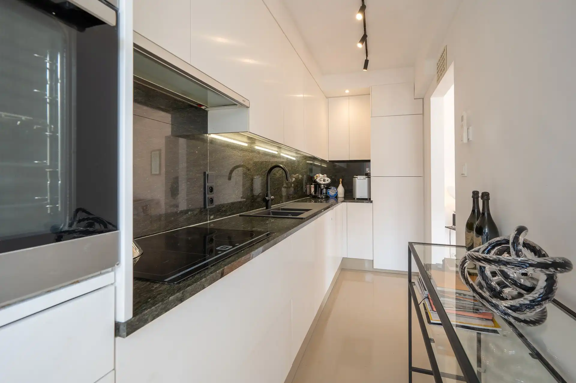  Zonnig hoekappartement op de hoek van de Lippenslaan en de Zoutelaan, met 2 slaapkamers. foto 6