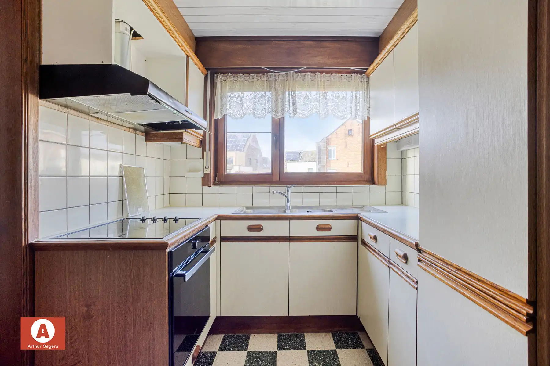 Halfopen bebouwing op zeer centrale ligging foto 10