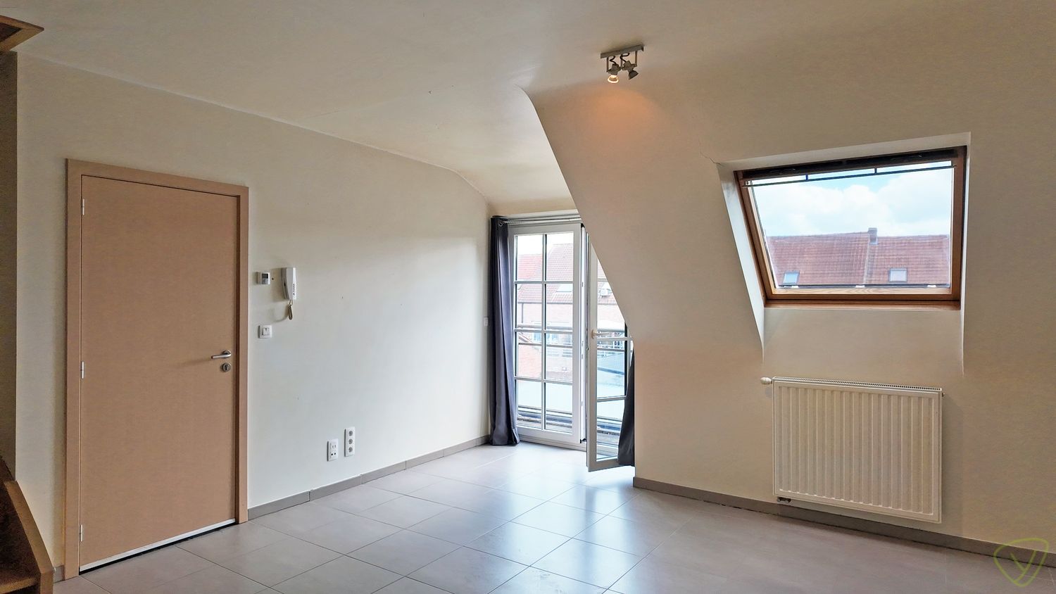 Charmant duplex-appartement met terras en garage nabij centrum Eeklo foto 4