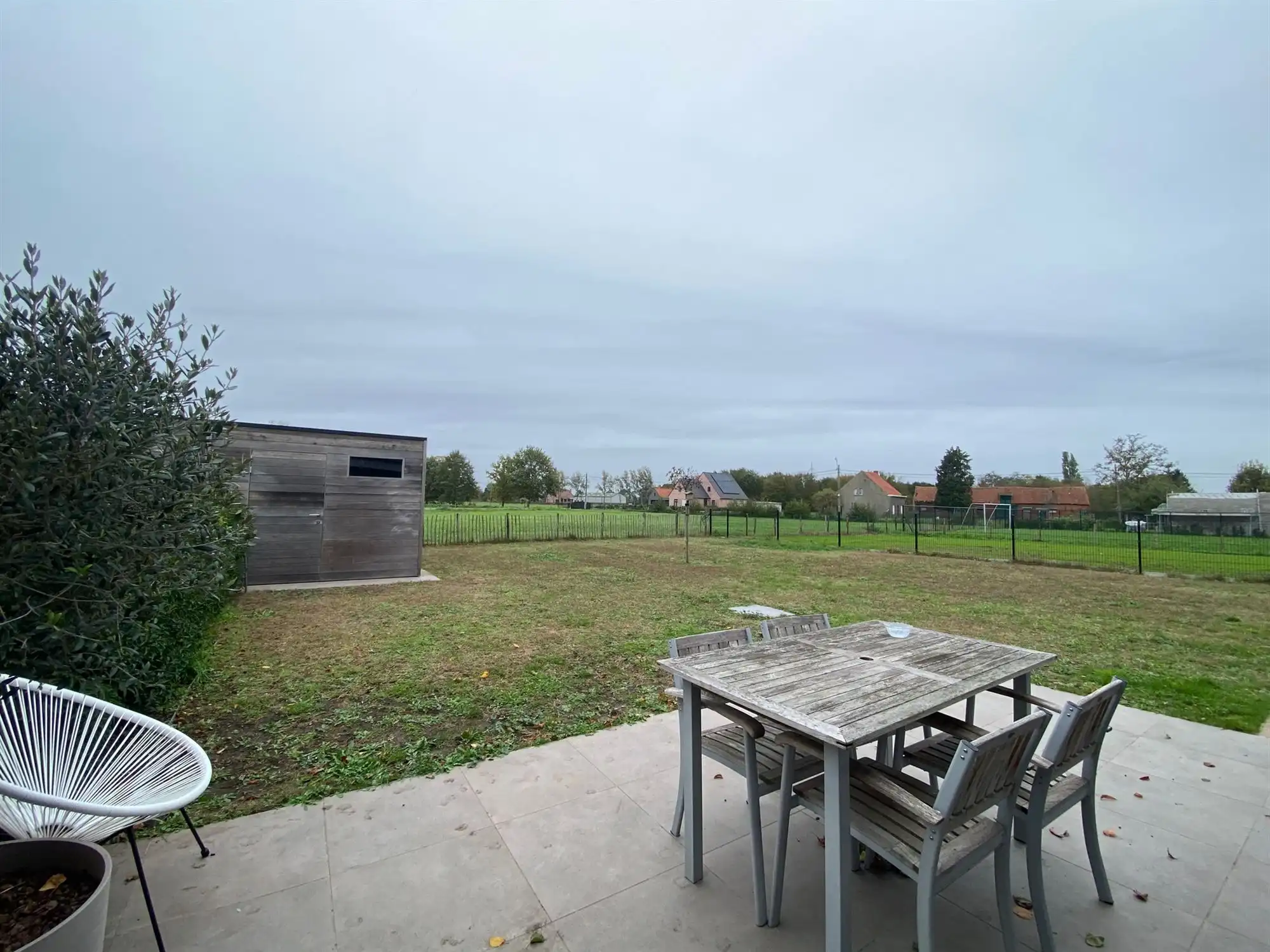 Mooi afgewerkte halfopen woning met 4 slaapkamers en inpandige garage foto 21