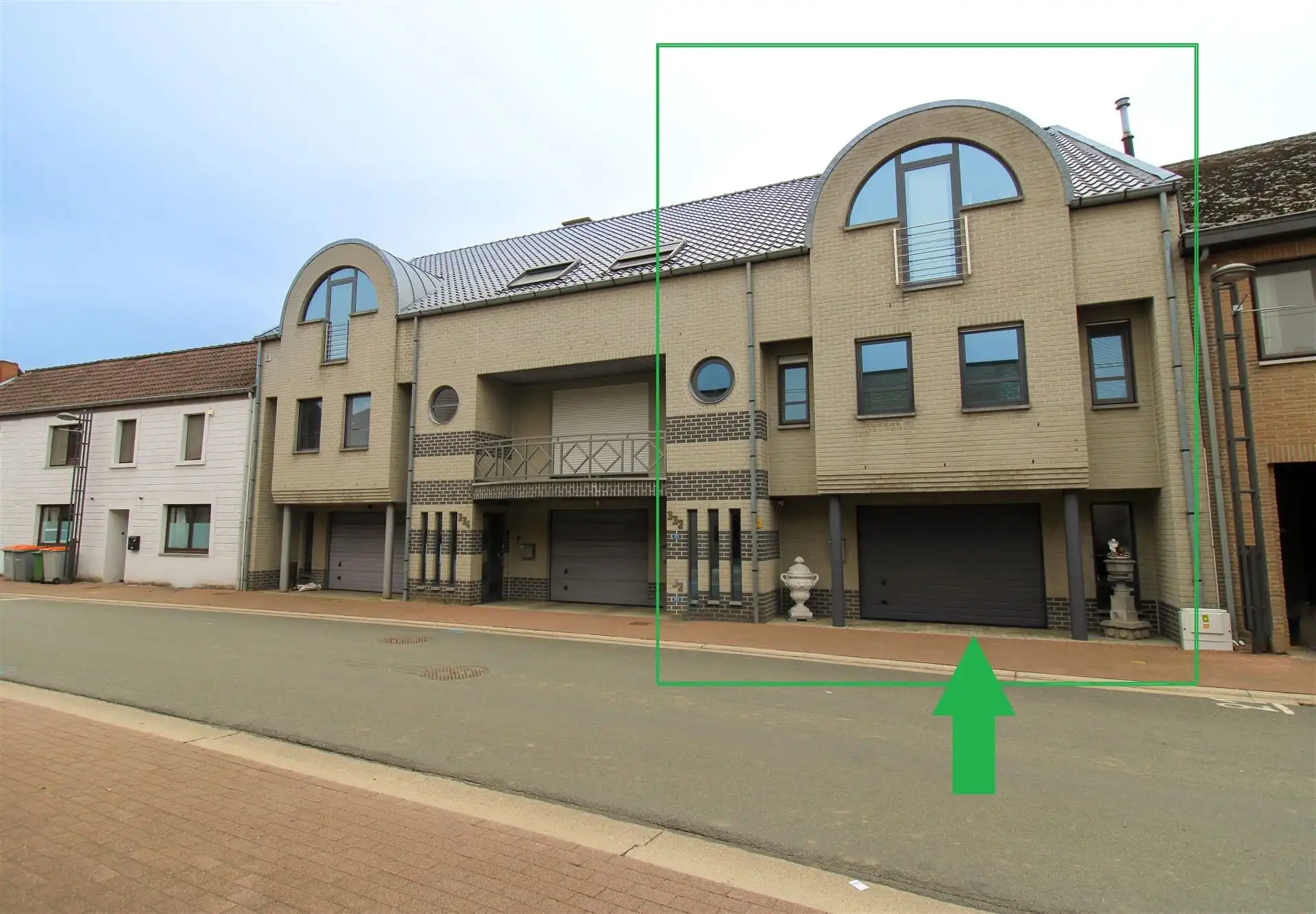 Grotestraat 332/2 – genieten van comfort, sauna, ruime inpandige garage, prachtig aangelegde tuin en een uniek uitzicht over de Maas! foto {{pictureIndex}}