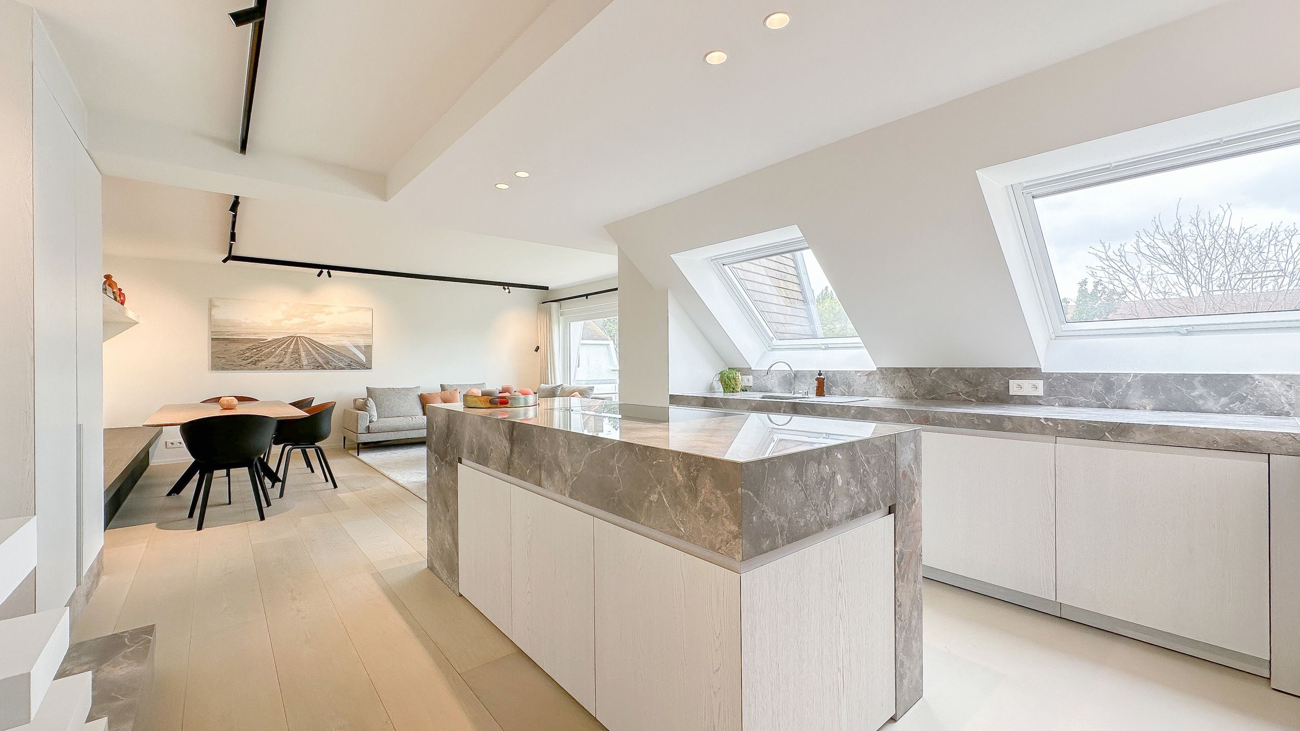 Hoofdfoto van de publicatie: Bijzonder aantrekkelijk DUPLEX-appart., aan het Albertplein.