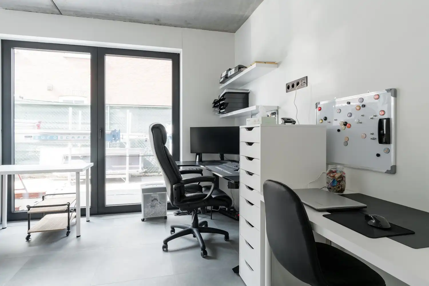 Moderne architecturale woning (2022) met 3 slaapkamers, bureau, kelder en ruime tuin te Pelt foto 4