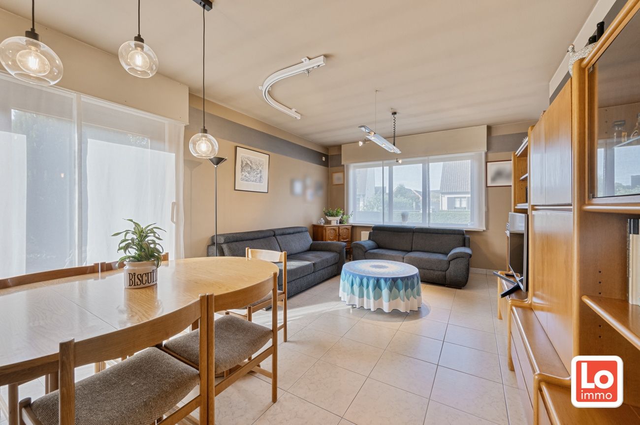 Ruime degelijke alleenstaande woning met afzonderlijke garage en carport op een makkelijk bereikbare locatie in Lokeren! foto 5