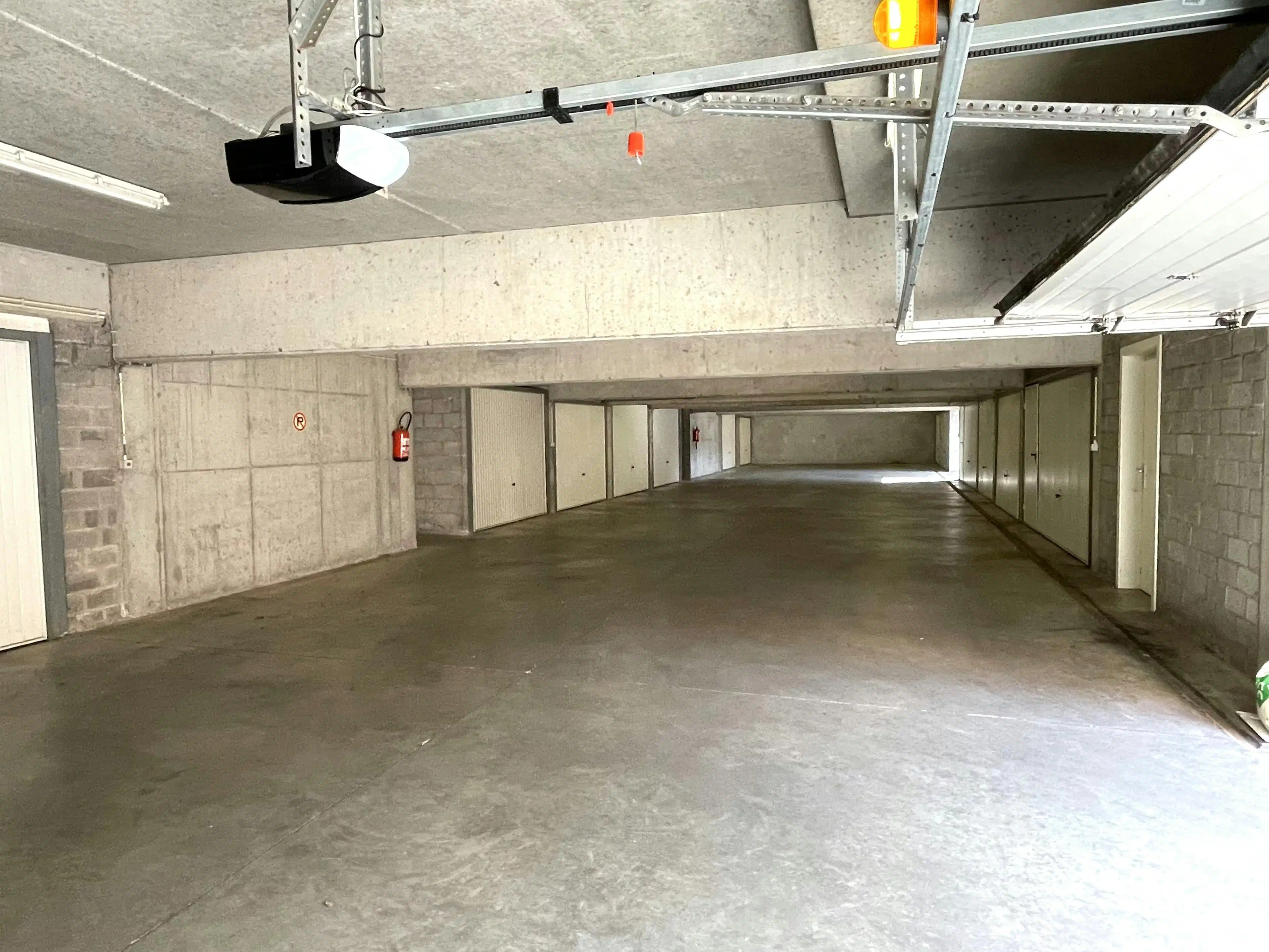 Ruime garagebox in de Zeelaan te Koksijde foto 5