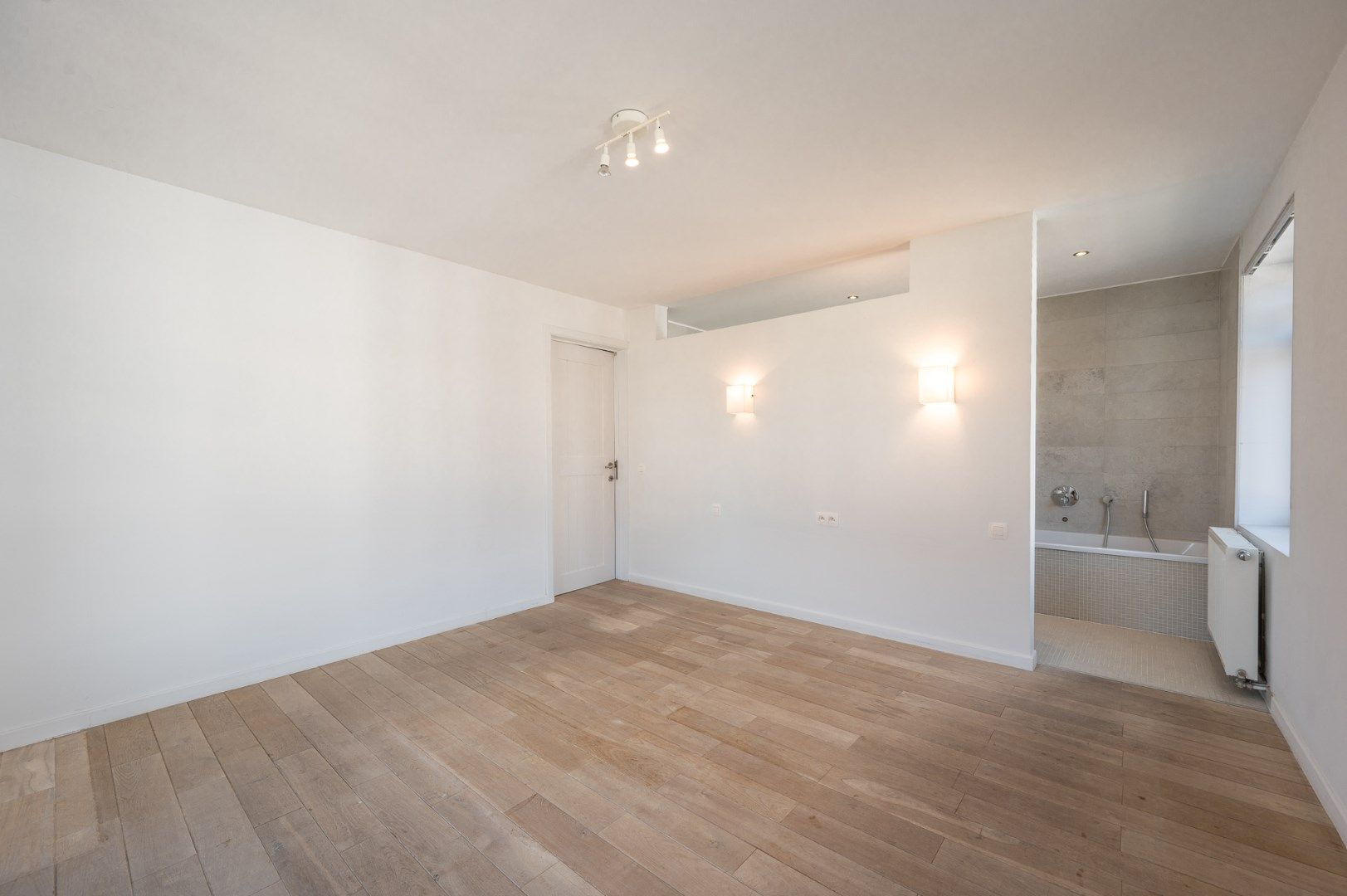 Mooie woning, centraal gelegen tussen het Alfred Verweeplein het Gemeenteplein foto 6