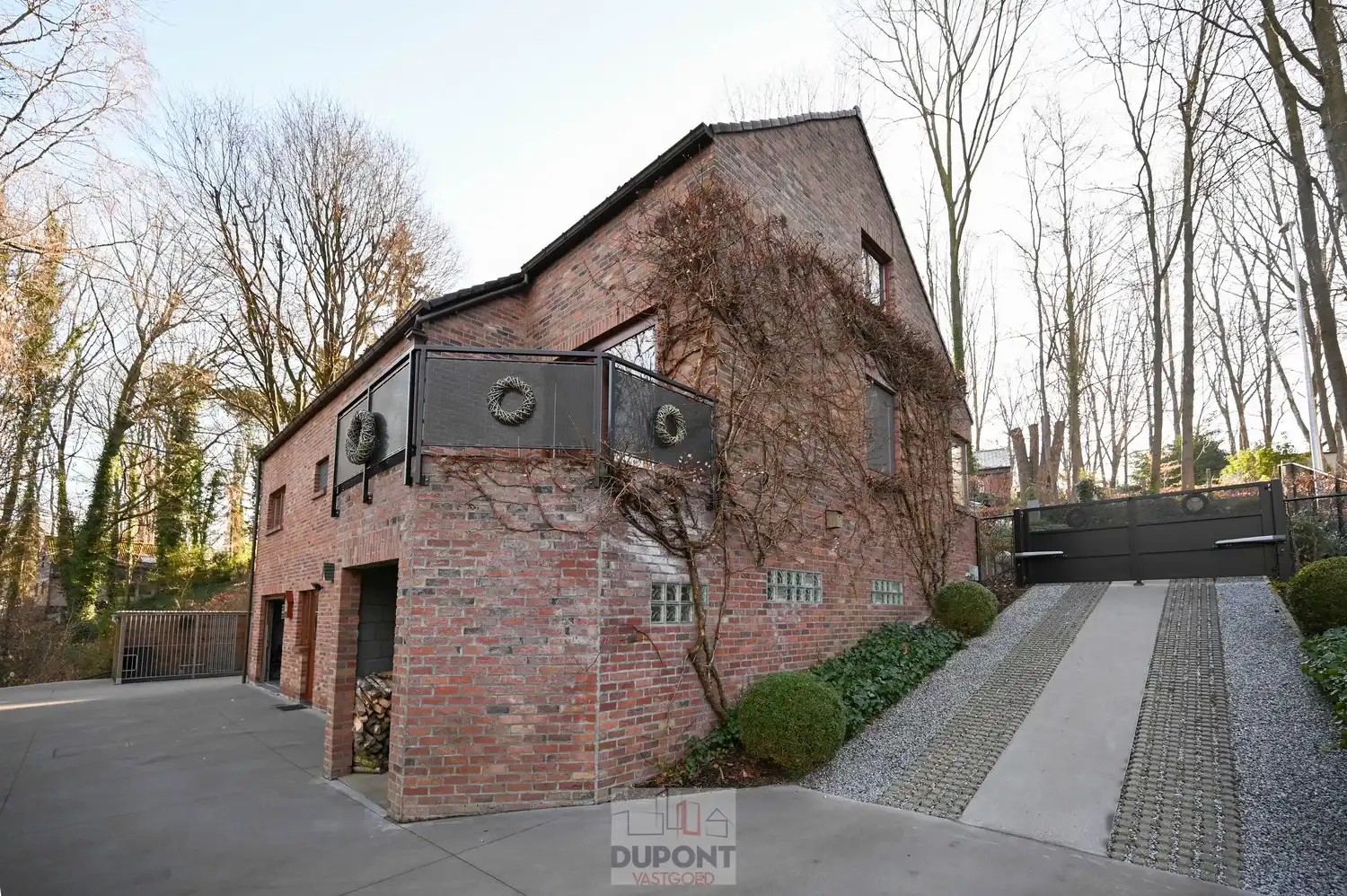 Villa gelegen in een prachtig bebost kader, zeer rustig gelegen, 3 tot 5 slaapkamers, zeer grote kelder. foto 19