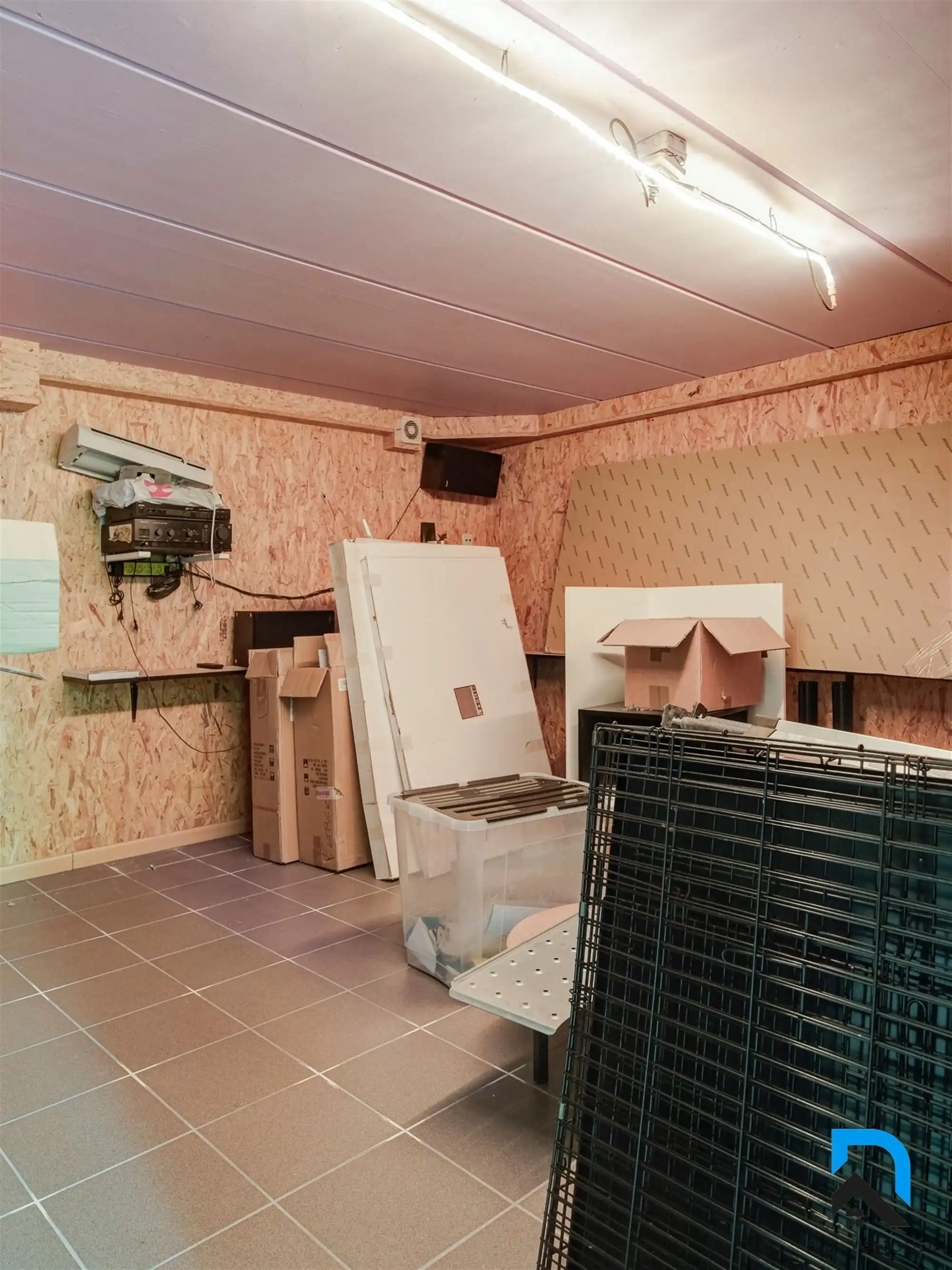 Ruime woning met prachtige tuin foto 32