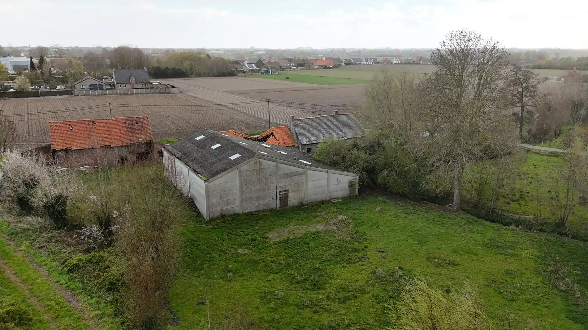 Rustig gelegen alleenstaande woning met loods en schuur te Kortemark  foto 10