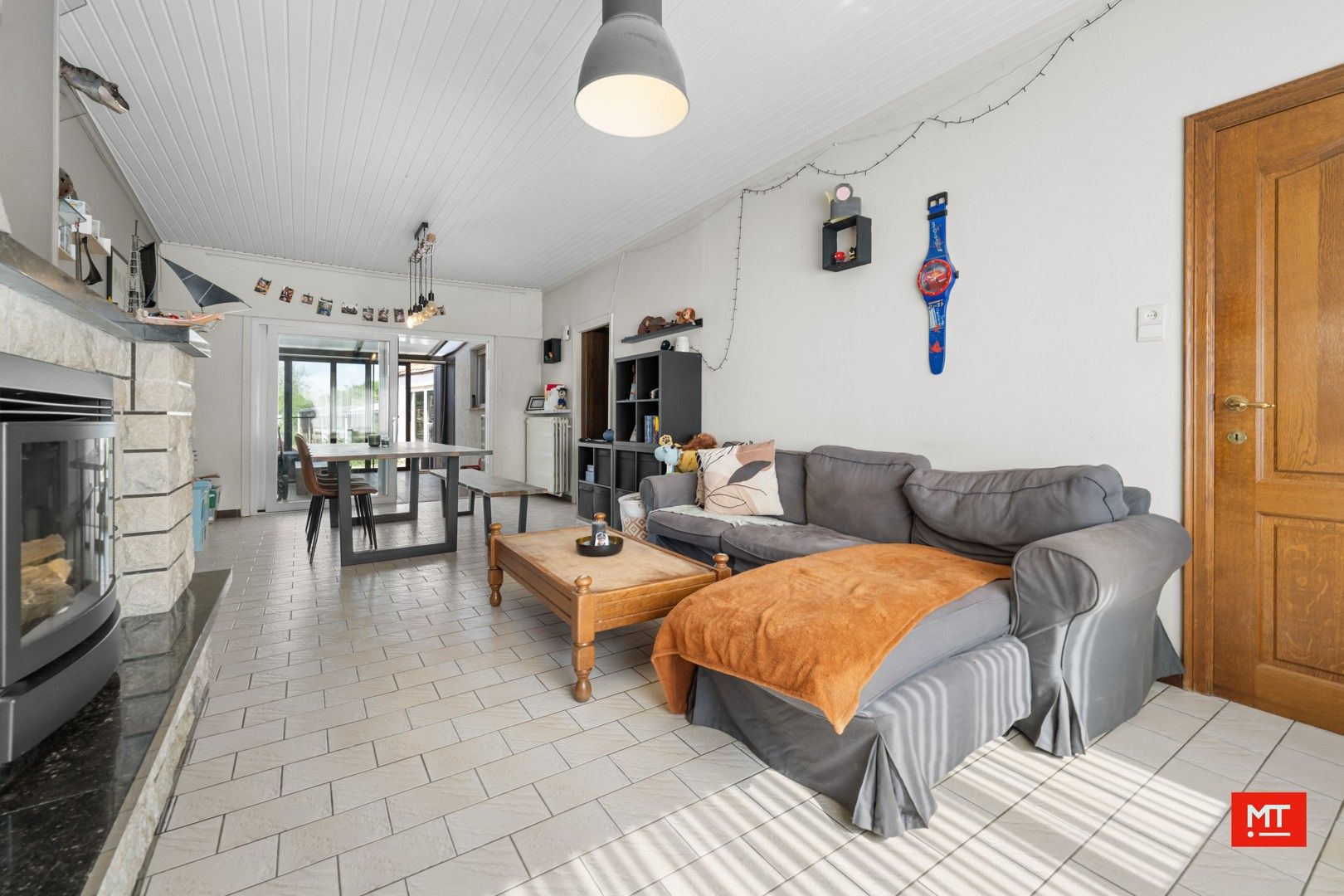 Op te frissen halfopen woning met 4 slaapkamers, tuin en garage foto 3