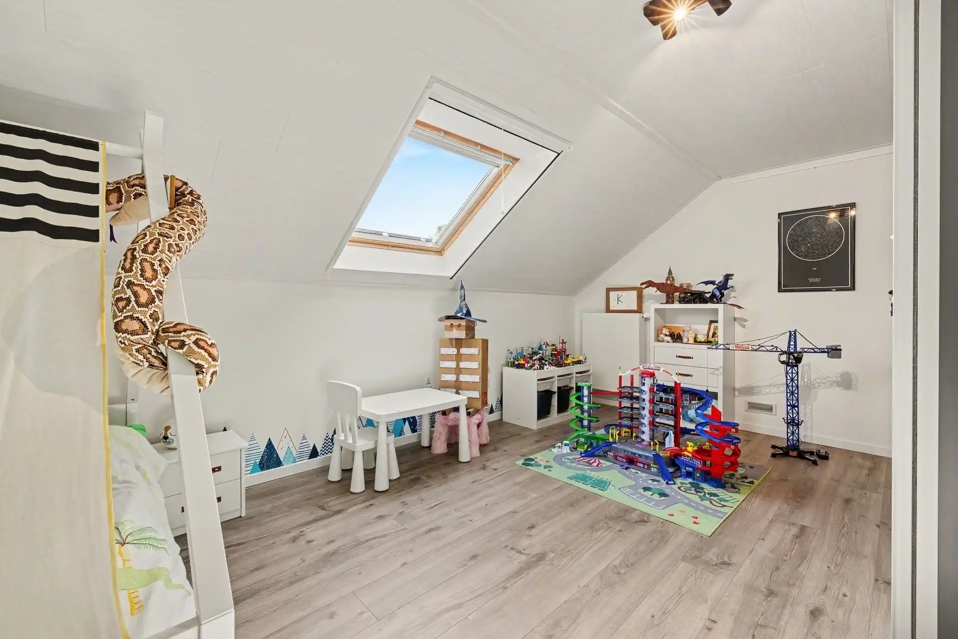 Uitstekend gelegen gezinswoning met inpandige garage en mooi aangelegde tuin (430m²) foto 19
