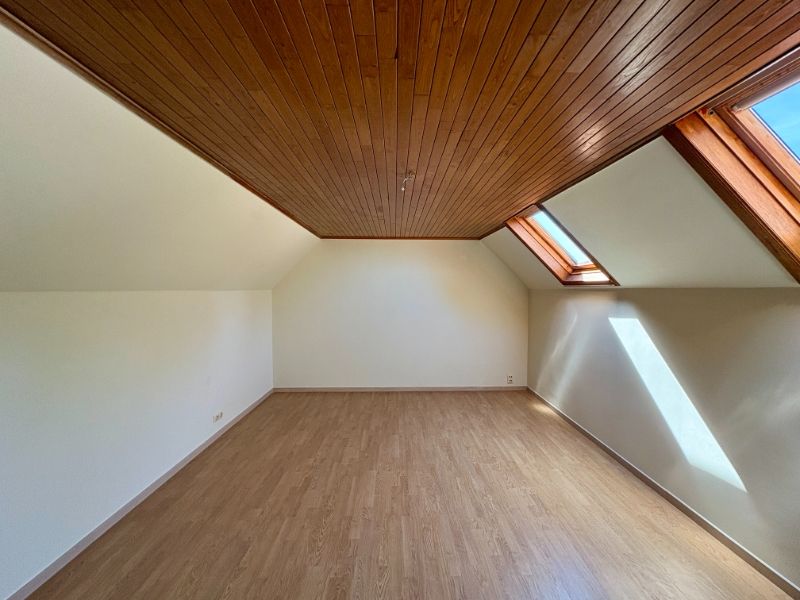 Halfopen bebouwing met 3 slaapkamers en ruime tuin foto 6