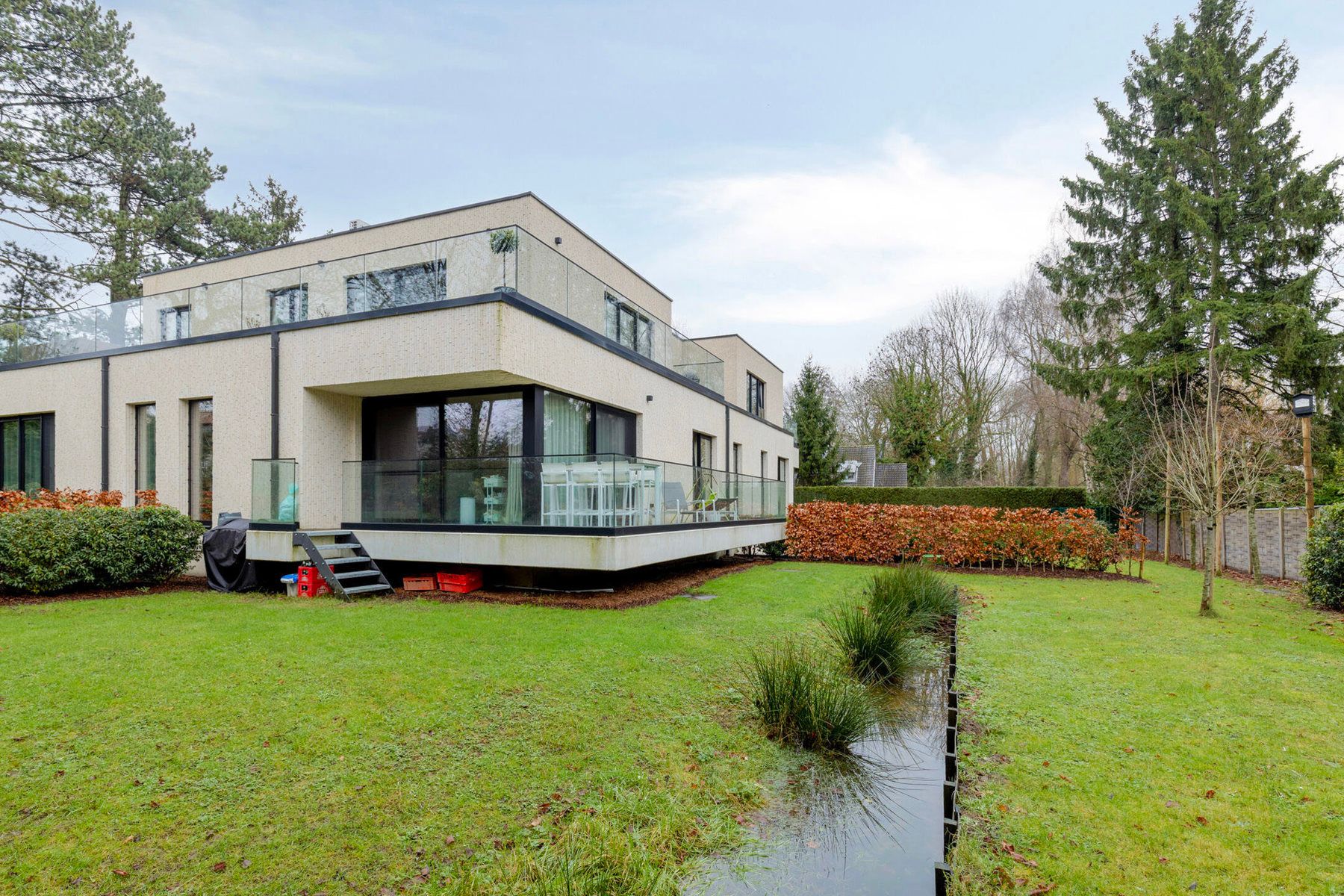 Stijlvol gelijkvloers appartement met tuin op topligging foto 24