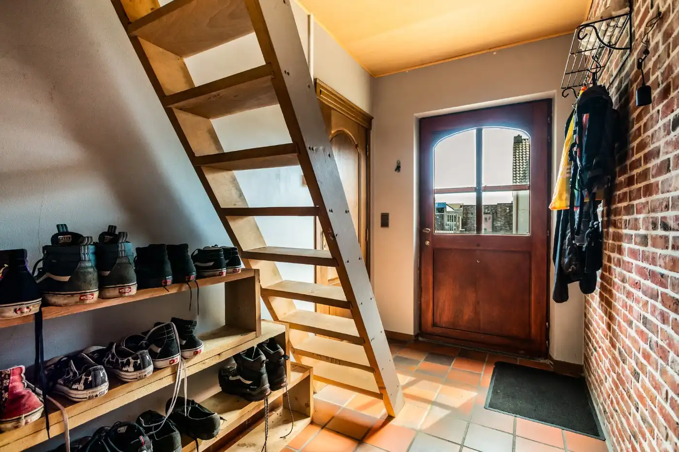 Charmante, te renoveren woning met ruime groene tuin foto 23