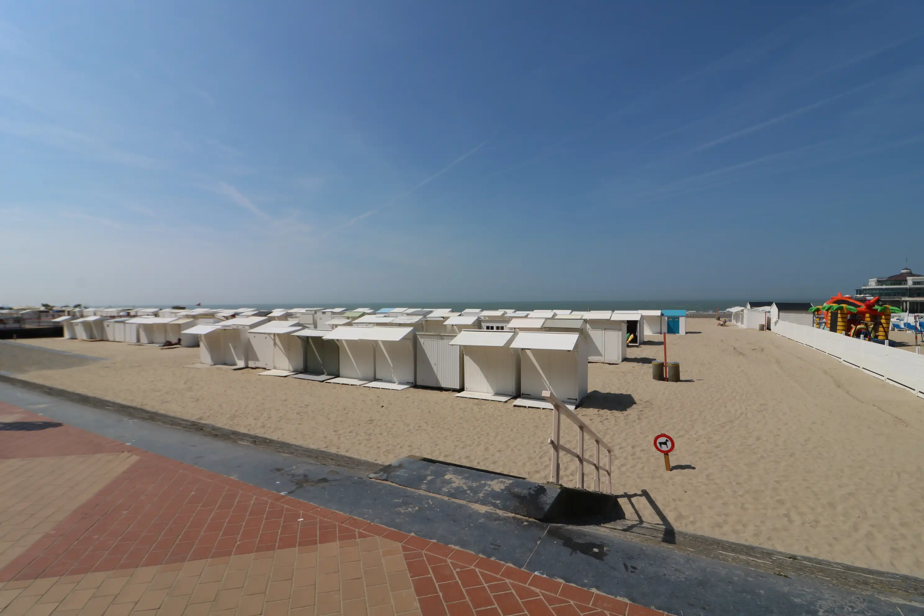 Ruim appartement (95 m²) met 2 zeer grote slaapkamers en zicht op zee en Pier. foto 2