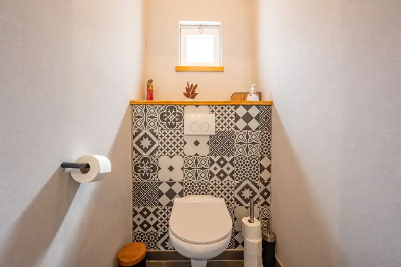 Gerenoveerde ruime gezinswoning met handelsruimte, garage, tuin en 3 slaapkamers op een perceel van 391 m² in het centrum van Wakken. foto 13